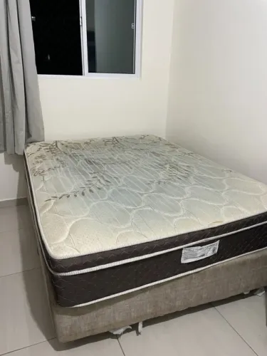 Cama Box de Casal + Colchão (1,38m x 1,88m) - Confortável (Com marcas de uso)