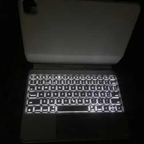 TECLADO + TOUCHPAD IPAD PRO 11 - NOVO (BRANCO/PRATA)