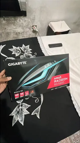 Placa de Vídeo Gigabyte Radeon RX 6600 8GB Eagle (Com Caixa) - Impecável!