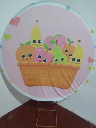 Vendo esse mural de ferro com 4 peças de tecido do mesmo tema.