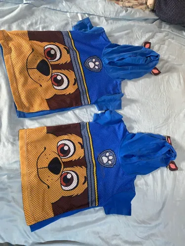 Várias camisetas tamanho 6 anos