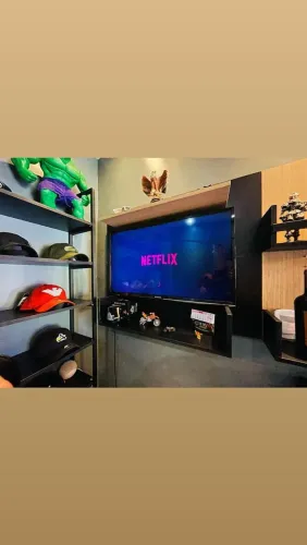 Vendo tv Panasonic 32 plg perfeito estado? pega internet com aplicativos já instalados