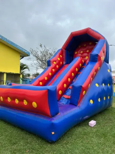Cama elástica, tobogã , piscina de bolinha 