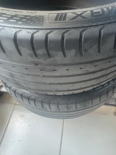 Pneu 255/40 R20