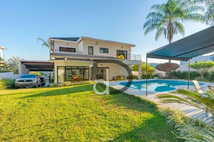 Casa ã venda em condomínio fehcado 5 quartos sendo 3 suítes, 460 m² por R$ 3.249.000 - Con