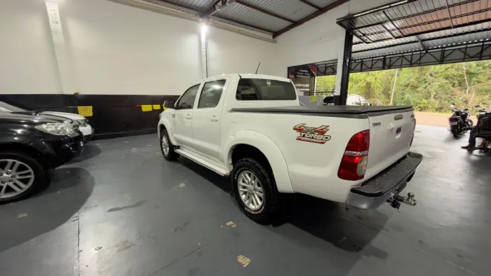 Toyota Hilux CD SRV D4-d 4X4 3.0 TDI Diesel AUT 2015
