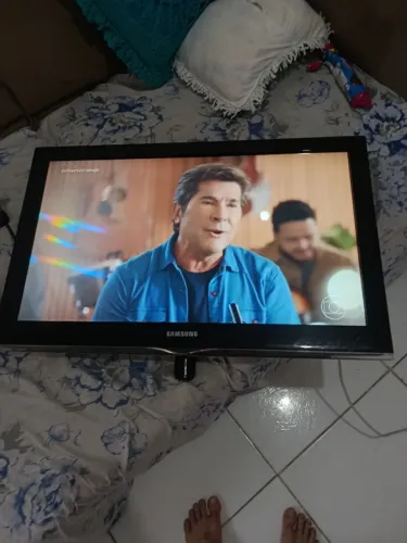 Vendo tv 32 polegadas Samsung LCD funcionando normal sem controle nao e smart