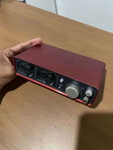 Interface de áudio Scarlett 2i2 de 2ª geração
