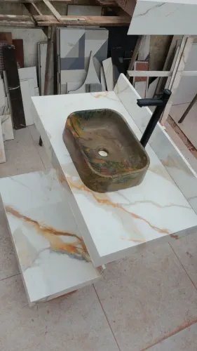 Pias de porcelanato com cuba sobrepor e prateleira