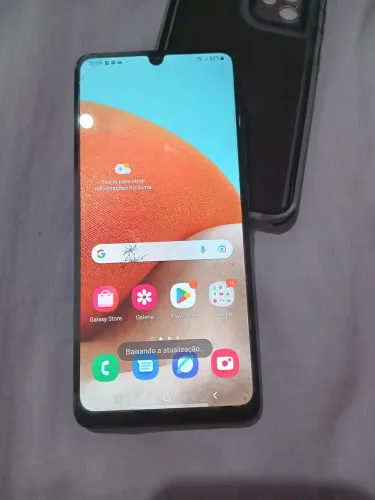 Vendo um celular Samsung A 32 funcionando perfeitamente por 350,00 reais