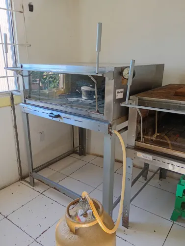 Vendo forno a gás, capacidade pra 16formas aro20 valor 950,00