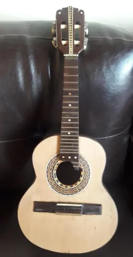 Cavaquinho inacabado