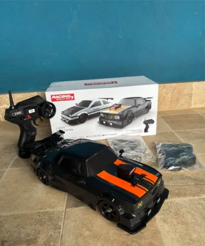 Carrinho de Controle Remoto C/ Rodas Trocáveis