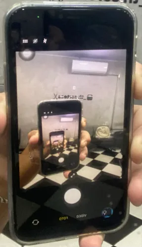 iPhone 11 na carcaça do 15 pro