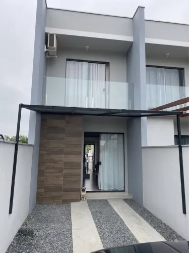 Excelente Sobrado Geminado - Bairro Ilha da Figueira - Guaramirim