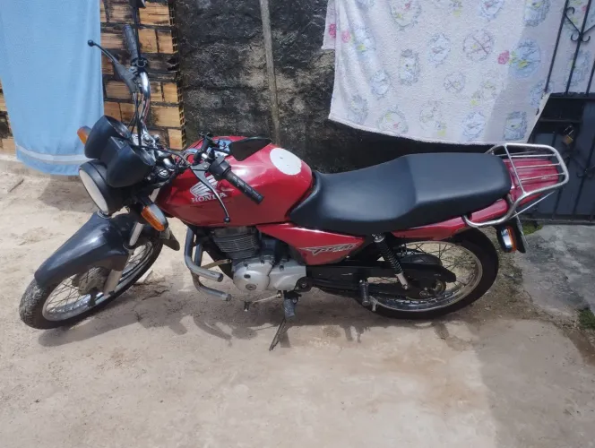 Titan 150 vermelha 