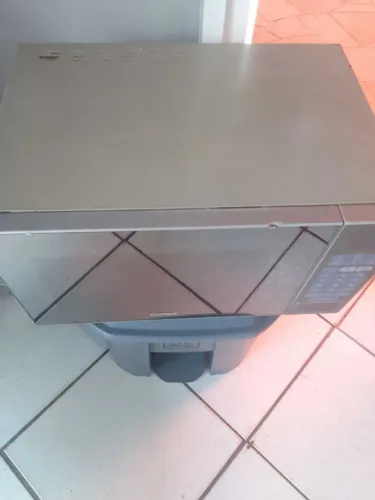 Vendo esse micro ondas funciona muito bem inteirinho 220v  só buscar em Canoas não entrego