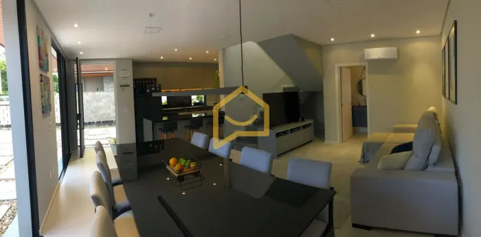 Casa em condomínio para Alugar em Campeche, Florianópolis - SC