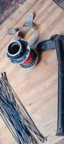 25 raios de aro 20, 1 suporte 1 cuboroletado 1pézinho 1 câmbio dianteiro tudo por