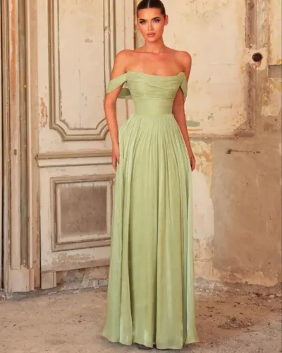 Vestido verde menta com tecido de brilho