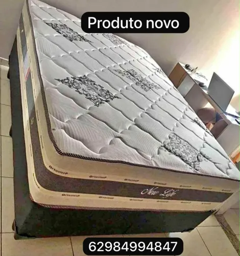 Cama de casal (colchão e base) 