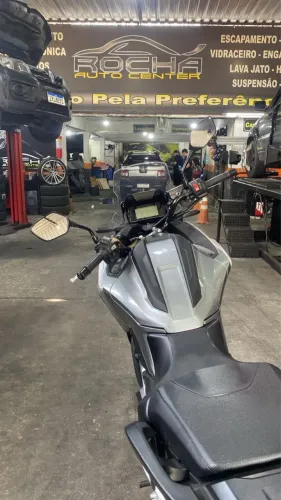 Moto de garagem