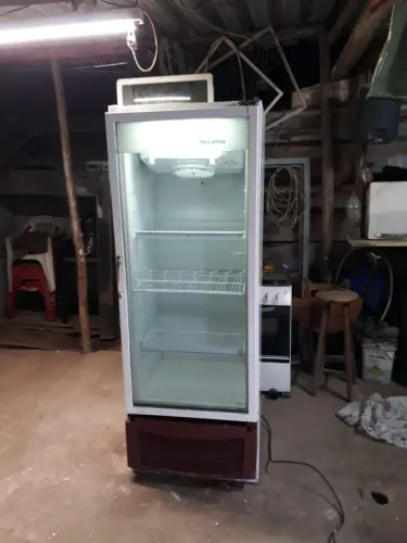 Cervejeira vertical top funcionando perfeitamente 2300
