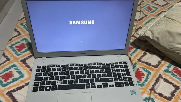 Notebook Samsung Essentials E30, modelo NP350XAA-KF4BR