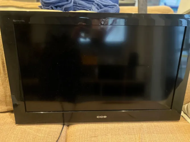 Vendo televisão CCE 32?