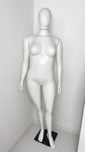 Manequim Plus + Cabides Rosê