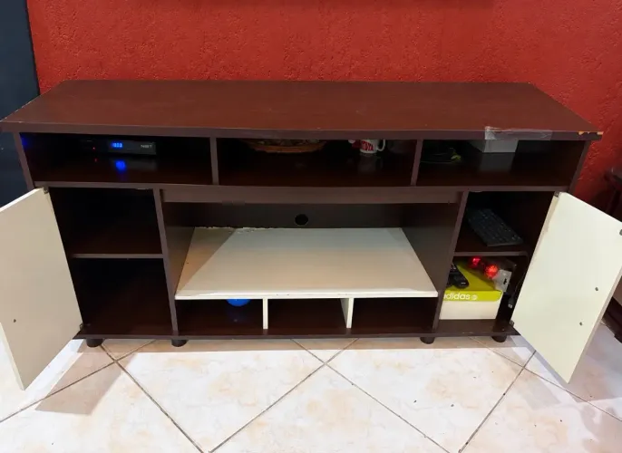 Vendo rack em MDF mogno e branco