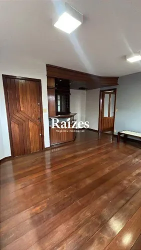 Casa residencial à venda no Bairro Saraiva 4 quartos, 2 suítes e varanda gourmet