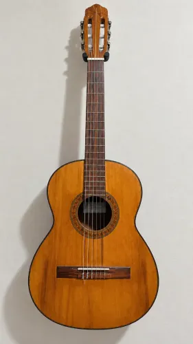 Violão antigo com ótimo som