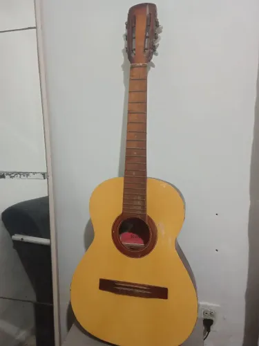 Violão sem cordas