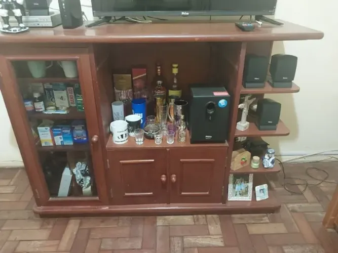 Estante mogno maciça. Super conservada