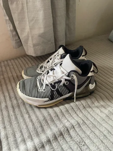 Tênis lebron witness 7