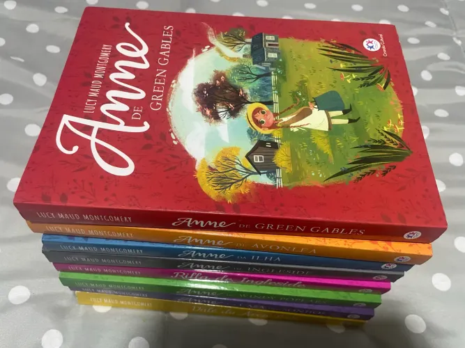 Vendo coleção de livros ?Anne with an E?