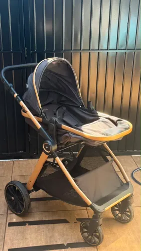 Carrinho de bebê semi novo