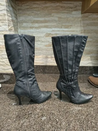 Bota longa preta