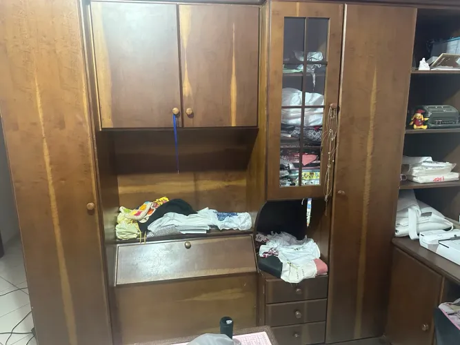 Vendo guarda roupa, com cama e escrivaninha embutida
