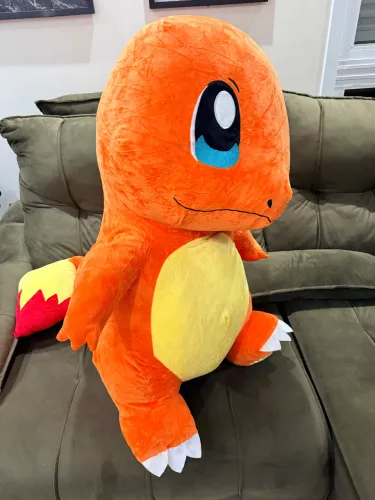 Pelúcia Grande do Charmander, personagem do universo Pokémon