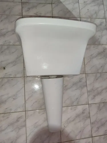 Tanque com base de apoio