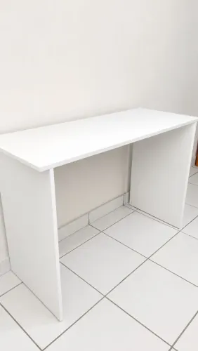 Escrivaninha em MDF