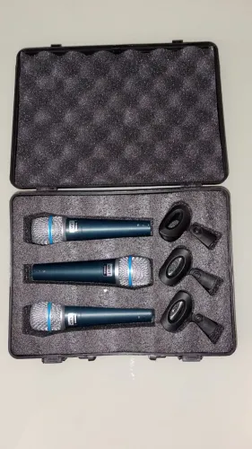 Kit 3 Microfone Dinamico Mxt Btm 57a + Cabos E Cachimbo Cor Cinza - NOVOS