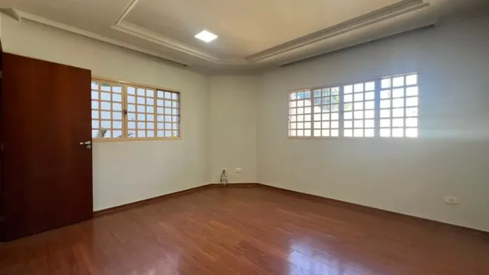 CASA PARA LOCAÇÃO - Casa com 3 Quartos sendo 1 Suite e 4 Vagas coberta R$ 5.990,00 - Gleba