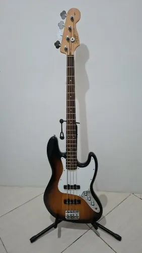 Contrabaixo Squier Fender Affinity 4 Cordas Jazz Bass Passivo