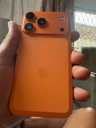 iPhone 11na carcaça do 17 pro 64