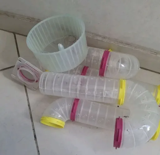 Tubos e roda para gaiola de hamster , em bom estado 