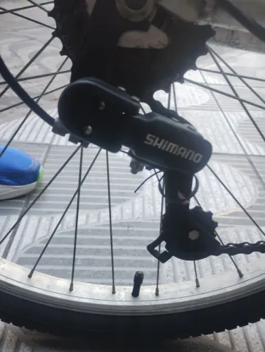 Bicicleta, em Alumínio com Marcha Shimano.