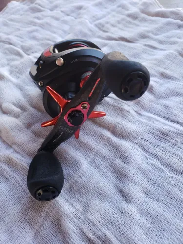 Vendo uma carretilha lubina bw gts e uma carretilha daiwa advantage
